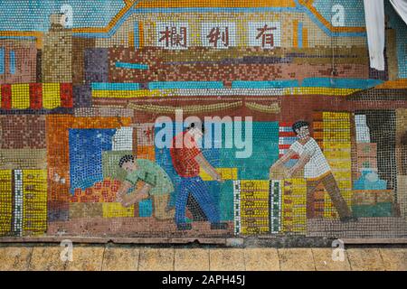 Hong Kong, Novembre 2019 : Marché Aux Fruits De Yau Ma Tei Mural De La Mosaïque À Hongkong - Banque D'Images