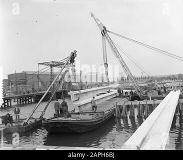 Construction nouveau pont Klaprozenweg Noord Amsterdam Date: 20 juillet 1954 lieu: Amsterdam, Noord-Holland mots clés: Pont, extension Banque D'Images