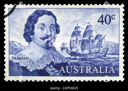 Australie - VERS 1966 : timbre imprimé dans l'Australie montre Abel Tasman et de bateau, marin, explorateur et commerçant, vers 1966. Banque D'Images