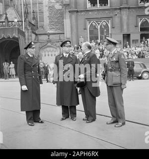 Abdication de la Reine Wilhelmina/Inauguration de la Reine Juliana Description: Le chasseur de fromage en chef de la police d'Amsterdam (au milieu à gauche) et le commissaire Jutte van de Centrale recherche ont assumé une lourde responsabilité en matière de dépôt et de sécurité. Date: 6 septembre 1948 lieu: Amsterdam, Noord-Holland mots clés: Autorités, inaugurations, maison royale, officiers, police Nom personnel: Jutte, Kaasjager, H. Banque D'Images