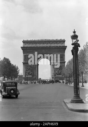 Reportage Paris Description: L'Arc de Triomphe sur La Place de l'étoile Date: 1935 lieu: France, Paris mots clés: Voitures, sculptures de ville Banque D'Images