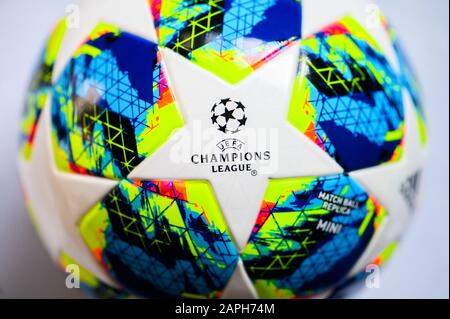 Londres, Angleterre, décembre. 16. 2020 : Ligue des Champions ballon officiel pour la saison 2020 Banque D'Images