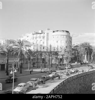 Moyen-Orient 1950-1955 : Liban Description: Avenue des Français avec Hôtel Normandie dans la ville de Beyrouth Date: 1950 lieu: Beyrouth, Liban mots clés: Voitures, boulevards, hôtels, côtes, mers Banque D'Images