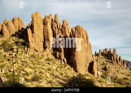 Montagnes De Superstition. Parc National Hollandais Perdu À Apache Junction. Banque D'Images