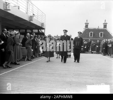 Visitez Swedish Royal Paar Amsterdam, premier jour, visitez Mme Orange aux Pays-Bas Date: 26 avril 1955 lieu: Amsterdam, Noord-Holland mots clés: Visites, couples royaux Nom de l'institution: MS Orange Banque D'Images