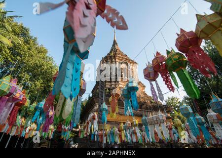 Le Wat Lok Moli dans la ville de Chiang Mai au nord de la Thaïlande. Thaïlande, Chiang Mai, Novembre 2019 Banque D'Images