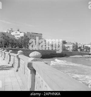 Moyen-Orient 1950-1955 : Liban Description: La côte méditerranéenne et l'avenue des Francais dans la ville de Beyrouth Date: 1950 lieu: Beyrouth, Liban mots clés: Boulevards, côtes, mers Banque D'Images