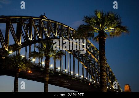 Sydney Habour Bridge À La Nuit De La Réserve De Dawes Point Banque D'Images