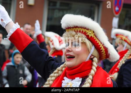 Neuwied, Allemagne 11 Février 2013. Le carnaval allemand annuel, Rosenmontag (anglais: Rose lundi) a lieu le lundi Shrove avant le mercredi des cendres, Banque D'Images