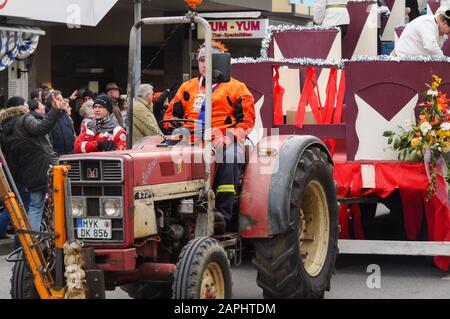 Neuwied, Allemagne 11 Février 2013. Le carnaval allemand annuel, Rosenmontag (anglais: Rose lundi) a lieu le lundi Shrove avant le mercredi des cendres, Banque D'Images