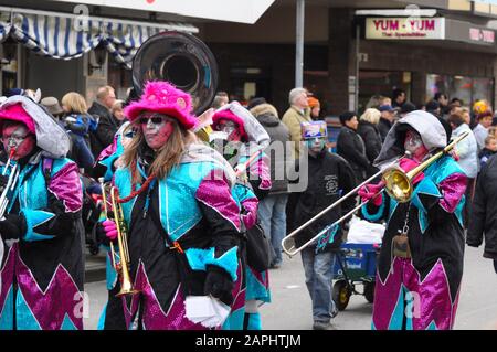 Neuwied, Allemagne 11 Février 2013. Le carnaval allemand annuel, Rosenmontag (anglais: Rose lundi) a lieu le lundi Shrove avant le mercredi des cendres, Banque D'Images