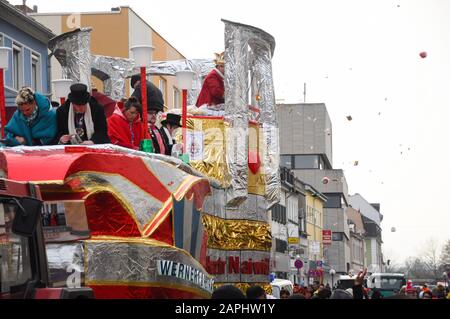 Neuwied, Allemagne 11 Février 2013. Le carnaval allemand annuel, Rosenmontag (anglais: Rose lundi) a lieu le lundi Shrove avant le mercredi des cendres, Banque D'Images