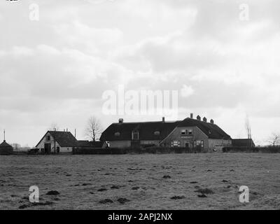 Ferme de Olde Weije dans Vaassen Annotation: Ferme d'essai pour le travail du sol et la fertilisation. Construit en 1962 au nom de l'industrie néerlandaise de l'azote Date: Non daté lieu: Gueldre, Vaassen mots clés: Fermes, bâtiments Banque D'Images