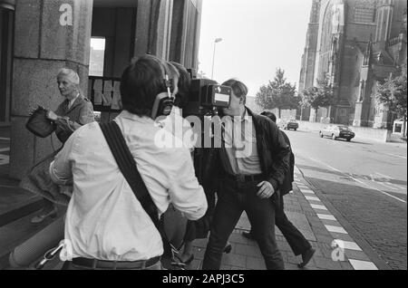 La veuve de NSB-foreman Rost van Tonningen à l'arrivée au Palais de Justice d'Arnhem Date: 1 octobre 1985 lieu: Arnhem, Gueldre mots clés: Arrivées, sessions de cour, veuves Nom personnel: Rost van Tonningen-Heubel, Florrie Banque D'Images