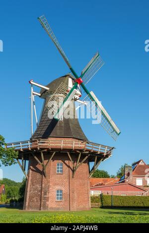 Klaashensche Muehle. Moulin à vent en Frise orientale, Basse-Saxe, Allemagne Banque D'Images