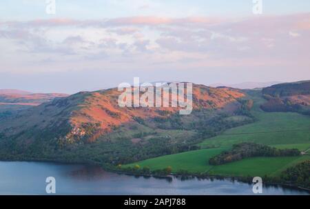 Tôt le matin, plus de lumière dans le district du lac Ullswater Banque D'Images