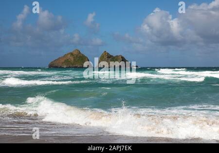 Vagues Au Large De Holywell Bay North Cornwall Banque D'Images