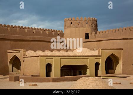 Vestiges du fort médiéval de Rayen en Iran Banque D'Images