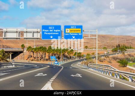 Panneaux directionnels vers les principales destinations sur Gran Canaria Espagne Banque D'Images