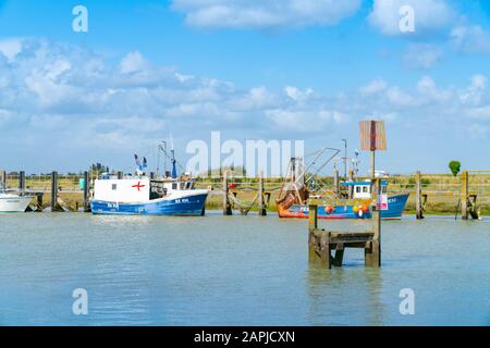 Seigle Angleterre - 19 août 2019; bateaux de pêche amarrés le long des rives de la ROther River. Banque D'Images