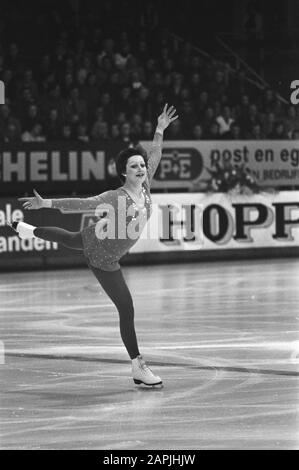 Manifestation de la lutte internationale de haut niveau à Edenhal; Diane de Leeuw en action Date: 16 mars 1976 lieu: Amsterdam, Noord-Holland mots clés: Lutte artistique, sport Nom du personnage: Lion Diane de Banque D'Images