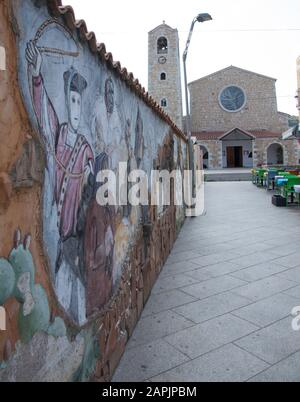 Une photo murale représentant les Mamuthones et les Issohadores, en Sardaigne, en Italie Banque D'Images