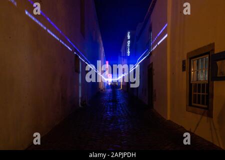 Faro, PORTUGAL: 14 NOVEMBRE 2019 - LUZA Festival d'art conceptuel léger dans les rues de la ville de Faro, algarve, Portugal. Banque D'Images