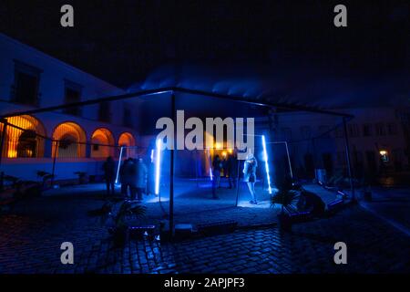 Faro, PORTUGAL: 14 NOVEMBRE 2019 - LUZA Festival d'art conceptuel léger dans les rues de la ville de Faro, algarve, Portugal. Banque D'Images