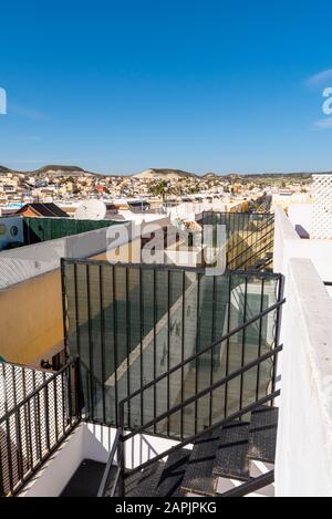 Camposol secteur C à Costa Calida, Espagne, UE. Camposol est une colonie populaire pour les ex-chats britanniques en Espagne. Vue sur les toits en direction des collines de Mazarron Banque D'Images