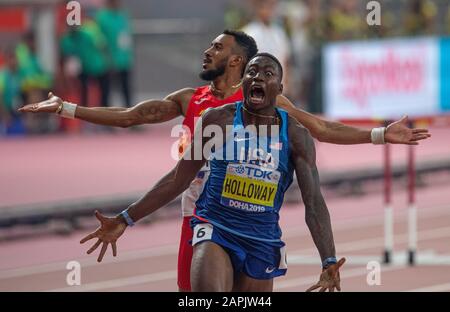 Doha - QATAR - 0CT 2: Grant Holloway des États-Unis traversant la ligne de finition pour gagner la finale des haies 110 m hommes au cours du cinquième jour de la 17ème IAF World Ath Banque D'Images