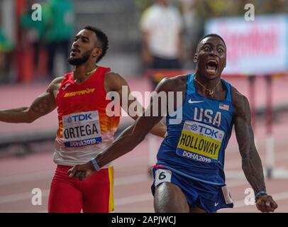 Doha - QATAR - 0CT 2: Grant Holloway des États-Unis traversant la ligne de finition pour gagner la finale des haies 110 m hommes au cours du cinquième jour de la 17ème IAF World Ath Banque D'Images