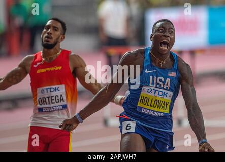 Doha - QATAR - 0CT 2: Grant Holloway des États-Unis traversant la ligne de finition pour gagner la finale des haies 110 m hommes au cours du cinquième jour de la 17ème IAF World Ath Banque D'Images