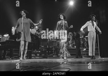 Diana Ross et Les Supremes lors de l'enregistrement au RAI pour AVRO-TV Date: 16 janvier 1968 Nom personnel: Diana Ross Nom de l'institution: Suprémes, Le Banque D'Images