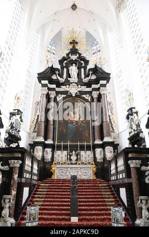 Le grand autel du baroque Saint Paul, une ancienne église dominicaine, construite en 1639, à Anvers, en Belgique, en Europe du Nord Banque D'Images