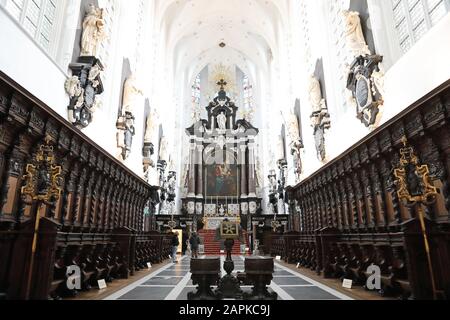 Le grand autel du baroque Saint Paul, une ancienne église dominicaine, construite en 1639, à Anvers, en Belgique, en Europe du Nord Banque D'Images