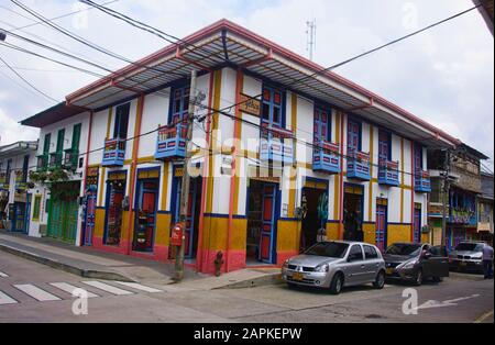 Architecture coloniale colorée à Filandia dans la Zona Cafetera, Filandia, Colombie Banque D'Images