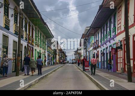 Architecture coloniale colorée à Filandia dans la Zona Cafetera, Filandia, Colombie Banque D'Images