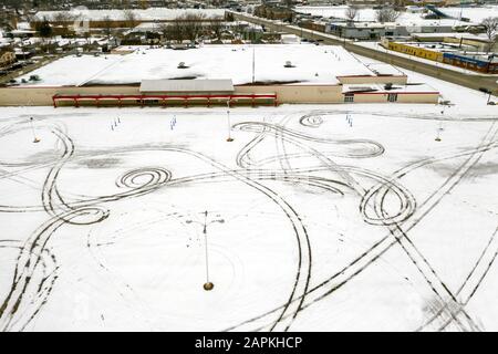 St clair Shores, Michigan - un parking vide dans un KMart fermé dans la banlieue de Detroit, l'un des nombreux grands magasins qui ont fermé sous la concurrence Banque D'Images