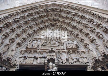 Paris, France. 14 juillet 2007. Détails architecturaux extérieurs de la cathédrale notre Dame. Notre-Dame de Paris signifiant « notre-Dame de Paris », souvent appelée simplement notre-Dame, est une cathédrale catholique médiévale sur l'Ile de la Cité dans le 4ème arrondissement de Paris. Cathédrale notre Dame de Paris, France a été décimée par le feu lundi 15 avril 2019. Crédit: Mark Hertzberg/Zuma Wire/Alay Live News Banque D'Images