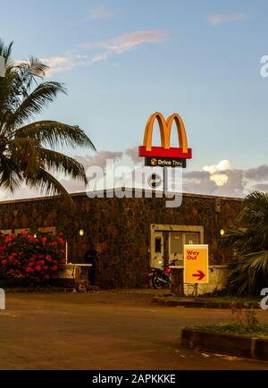 Île Maurice, décembre 2019 - un logo MacDonald sur l'île tropicale de Maurice Banque D'Images