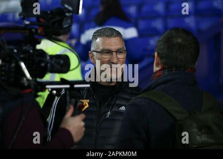 Birkenhead, Royaume-Uni. 23 janvier 2020. Nigel Pearson, responsable de Watford, regarde. The Emirates FA Cup, 3ème match de replay, Tranmere Rovers / Watford à Prenton Park, Birkenhead, Wirral le jeudi 23 janvier 2020. Cette image ne peut être utilisée qu'à des fins éditoriales. Utilisation éditoriale uniquement, licence requise pour une utilisation commerciale. Aucune utilisation dans les Paris, les jeux ou une seule édition de club/ligue/joueur.pic par Chris Stading/Andrew Orchard sports photographie/Alay Live News crédit: Andrew Orchard sports photographie/Alay Live News Banque D'Images