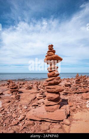 Canada, Île-du-Prince-Édouard, Sandstone cairns, sur la plage Cavendish Banque D'Images