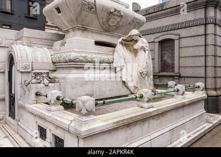 Détail des tombes et des catacombes dans le cimetière de Recoleta, Buenos Aires, Argentine Banque D'Images