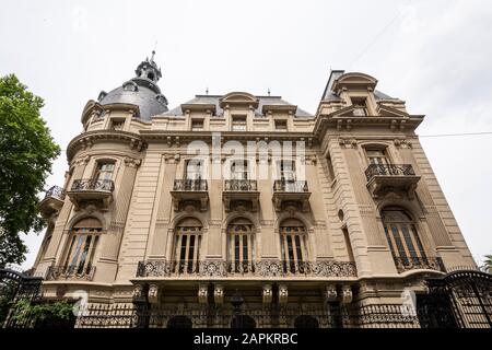 Belle vue sur le vieux bâtiment historique d'architecture dans le centre de Buenos Aires, Argentine Banque D'Images