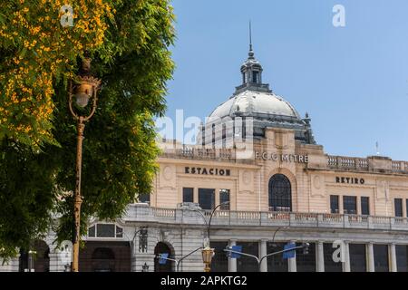 Grand ancien terminal de la gare centrale à Retiro, Buenos Aires, Argentine Banque D'Images