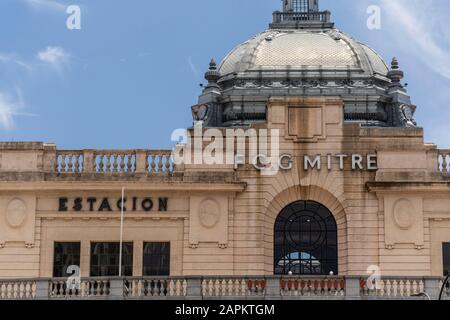 Grand ancien terminal de la gare centrale à Retiro, Buenos Aires, Argentine Banque D'Images