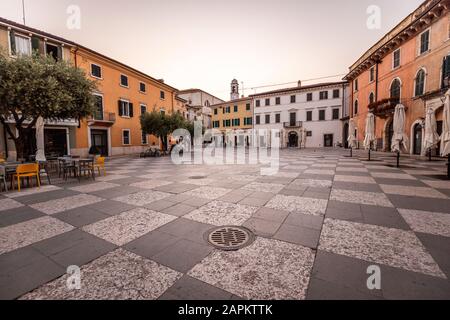 Italie, Vénétie, Lazise Au Lac De Garde Banque D'Images