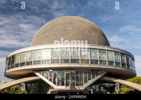 Belle vue sur le bâtiment moderne du Planétarium à Palerme, Buenos Aires, Argentine Banque D'Images