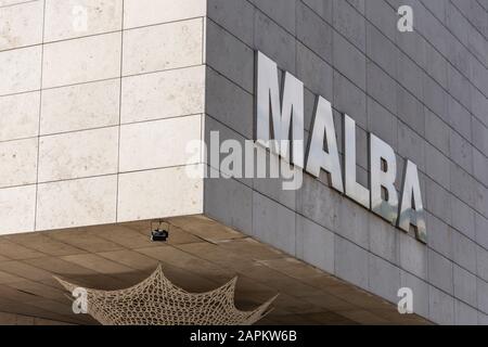 Belle vue sur l'architecture moderne MALBA musée bâtiment dans le centre de Buenos Aires, en Argentine Banque D'Images