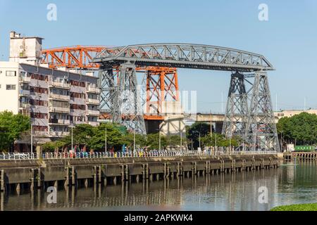 Belle vue sur la zone des quais industriels à la Boca, Buenos Aires, Argentine Banque D'Images